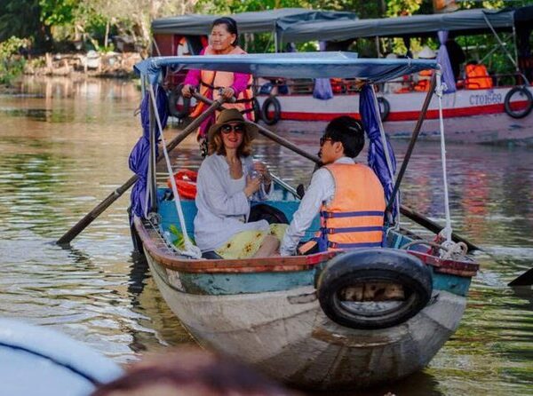 Da Nang: Ba Na Hills and Golden Bridge Tour