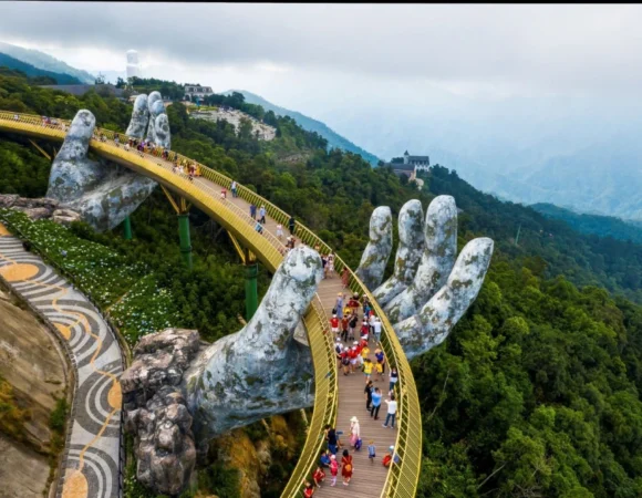 Da Nang: Ba Na Hills and Golden Bridge Tour