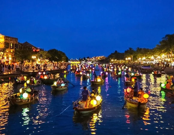 Hoi An Night Market with Hoi an walking Tour , Colourful Lanterns, Boat Ride